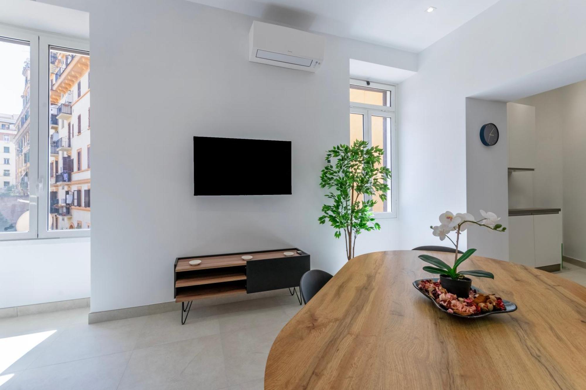 Apartment Near To Colosseum Re-house *